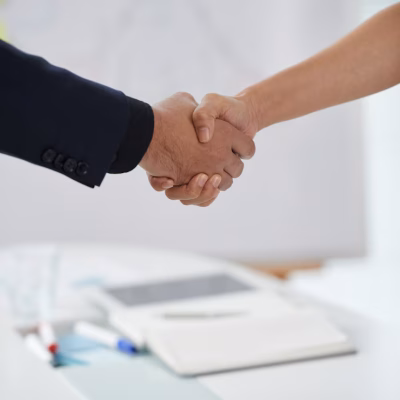 unrecognizable-man-woman-shaking-hands-meeting-start_1098-17916